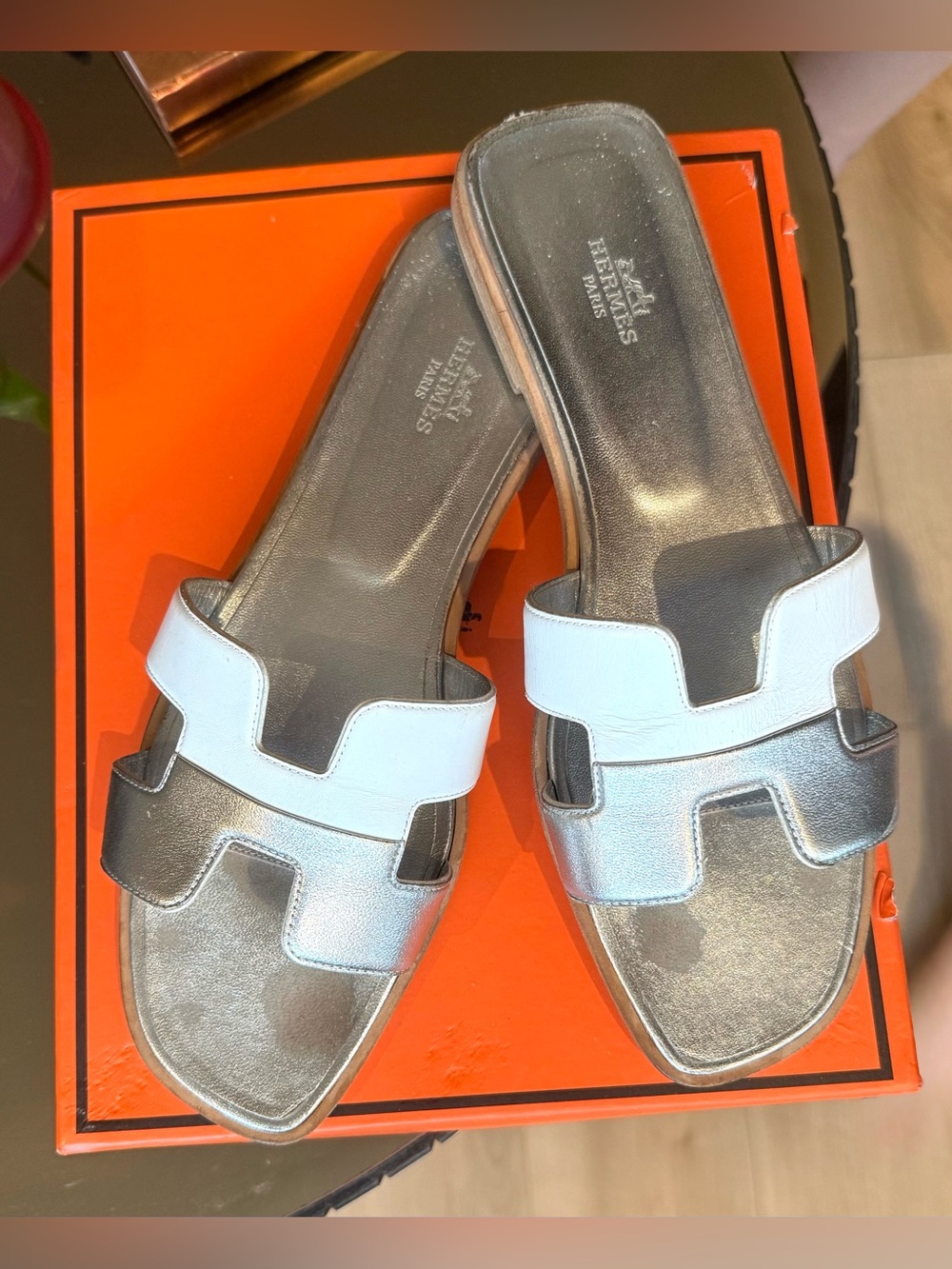 Authentic - Hermes bicolour Silver & White Oran Slide Sandals - size 40 EU